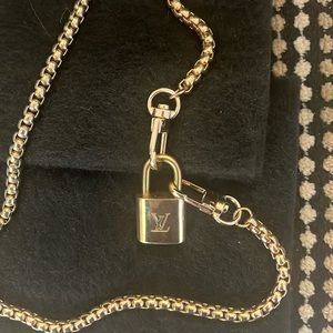 Louis Vuitton Lock Necklece/ #315
